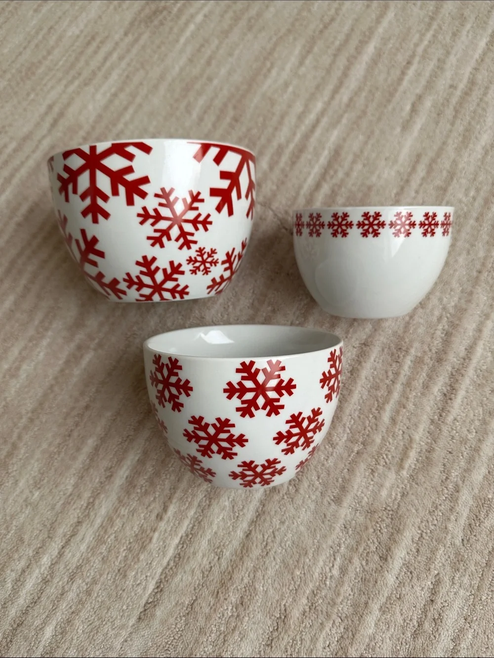 Crate and Barrel 3 Nesting Bowls White Red Nordic Snowflakes Ceramic Scandia